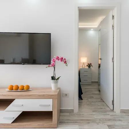 M4g Brand New,central,wifi,conditioned Air Arona